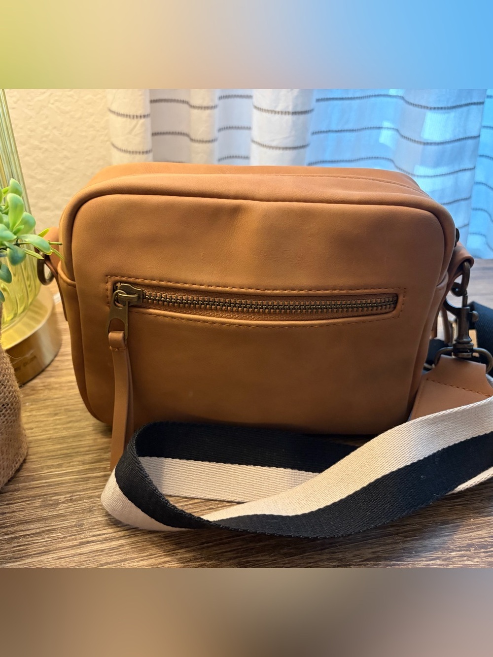 Universal Thread Mini Crossbody - Picture 4 of 5